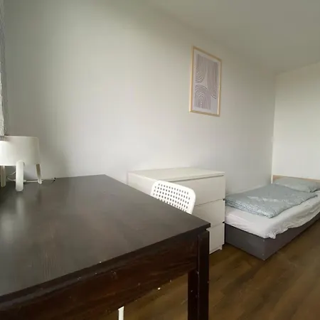 بيت شباب Hostello Airport Strzegomska - W Pelni Wyposazone
