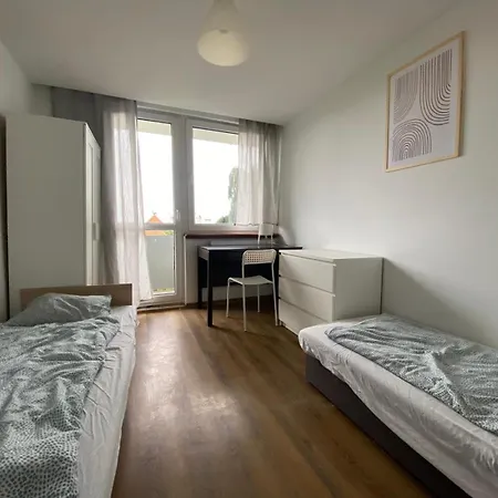 بيت شباب Hostello Airport Strzegomska - W Pelni Wyposazone
