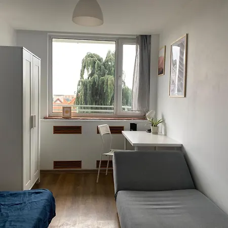 Hostello Airport Strzegomska - W Pelni Wyposazone Ostello *