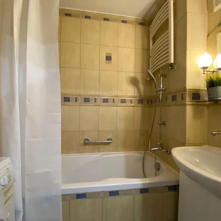 Hostello Airport Strzegomska - W Pelni Wyposazone Breslavia