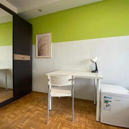 Hostello Airport Strzegomska - W Pelni Wyposazone Ostello *