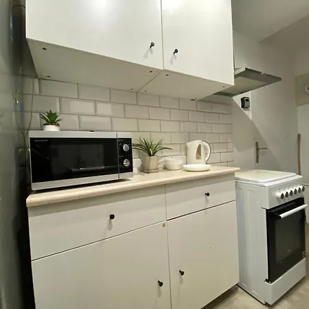 Hostello Airport Strzegomska - W Pelni Wyposazone Hostel *