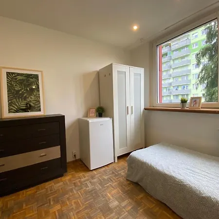 Hostel Hostello Airport Strzegomska - W Pelni Wyposazone *