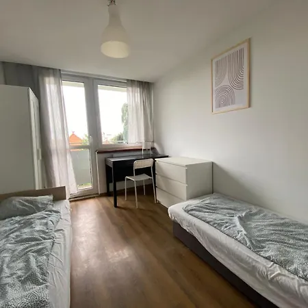 Hostello Airport Strzegomska - W Pelni Wyposazone Βρότσλαβ