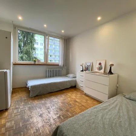 Hostello Airport Strzegomska - W Pelni Wyposazone Hostel Βρότσλαβ