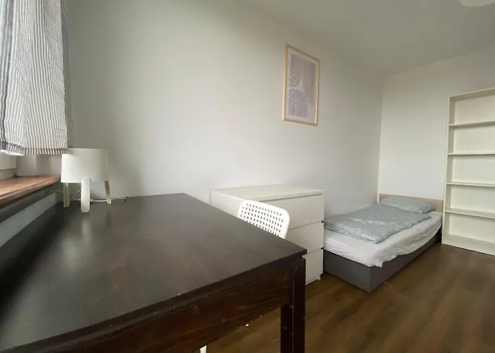 Vandrarhem Hostello Airport Strzegomska - W Pelni Wyposazone