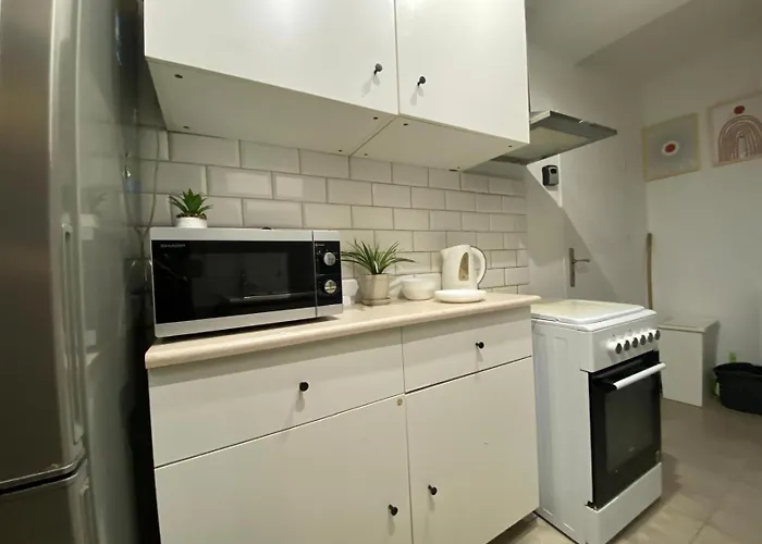 Hostello Airport Strzegomska - W Pelni Wyposazone Vandrarhem *