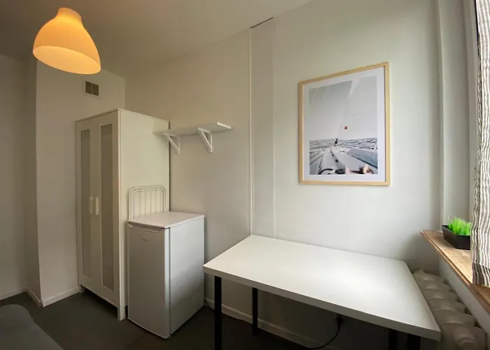 Hostello Airport Strzegomska - W Pelni Wyposazone Hostel Βρότσλαβ