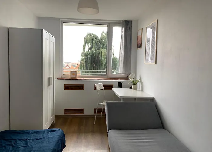 Hostello Airport Strzegomska - W Pelni Wyposazone Vandrarhem *