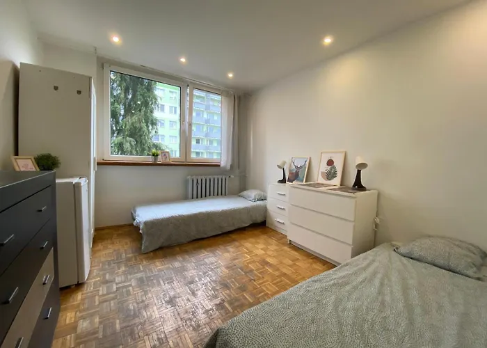 Hostello Airport Strzegomska - W Pelni Wyposazone Hostel Βρότσλαβ