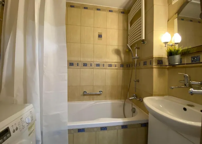 Hostello Airport Strzegomska - W Pelni Wyposazone Βρότσλαβ