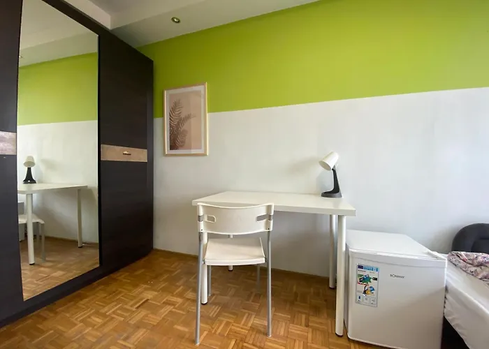 Hostello Airport Strzegomska - W Pelni Wyposazone Hostel *